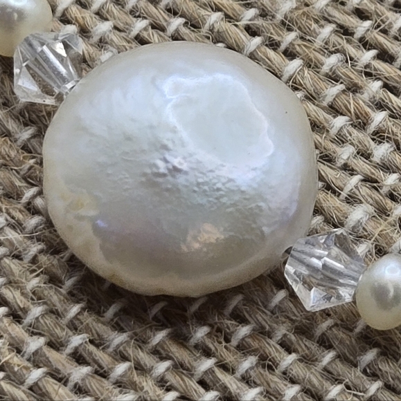 Pearl Crystal Delicate Necklace Toggle clasp - Picture 7 of 9